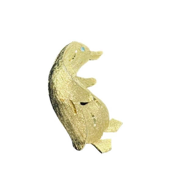 Vintage Textured Gold Tone Penguin Brooch With Blue Rhinestone Eye (5647) - Picture 3 of 5